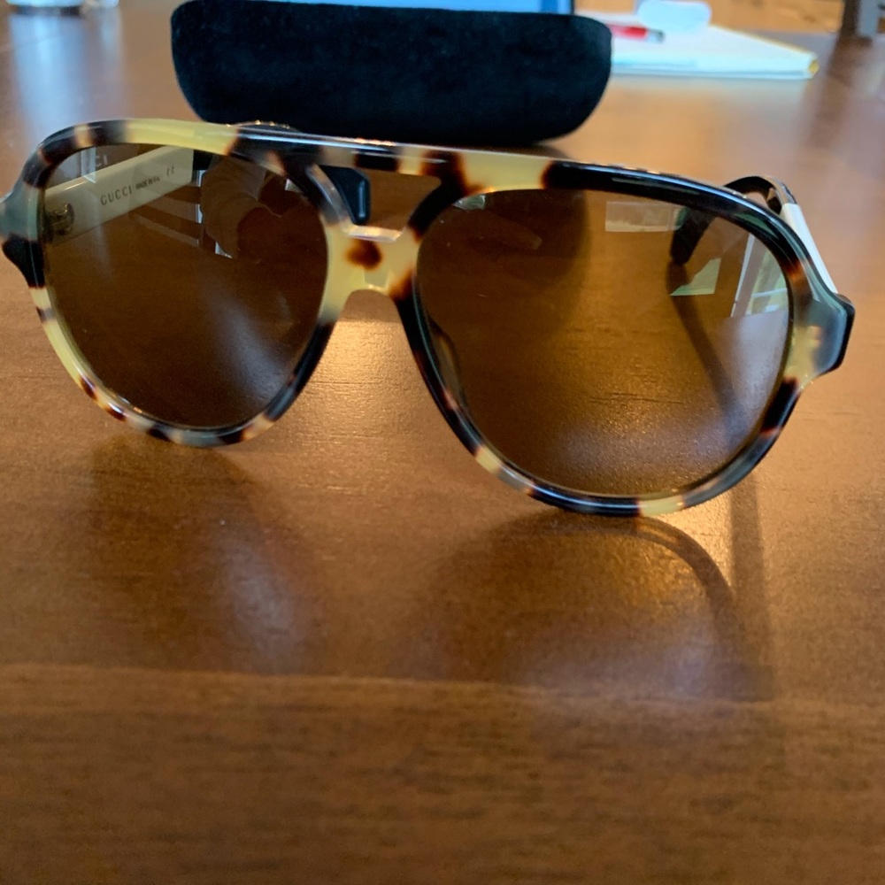 Gucci Tortoise Shell Aviators Sunglasses - Picture 7 of 7